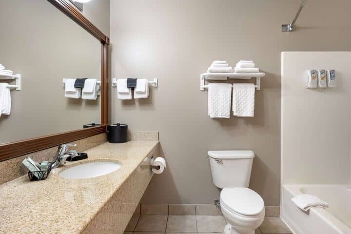 Room 32 of 41
